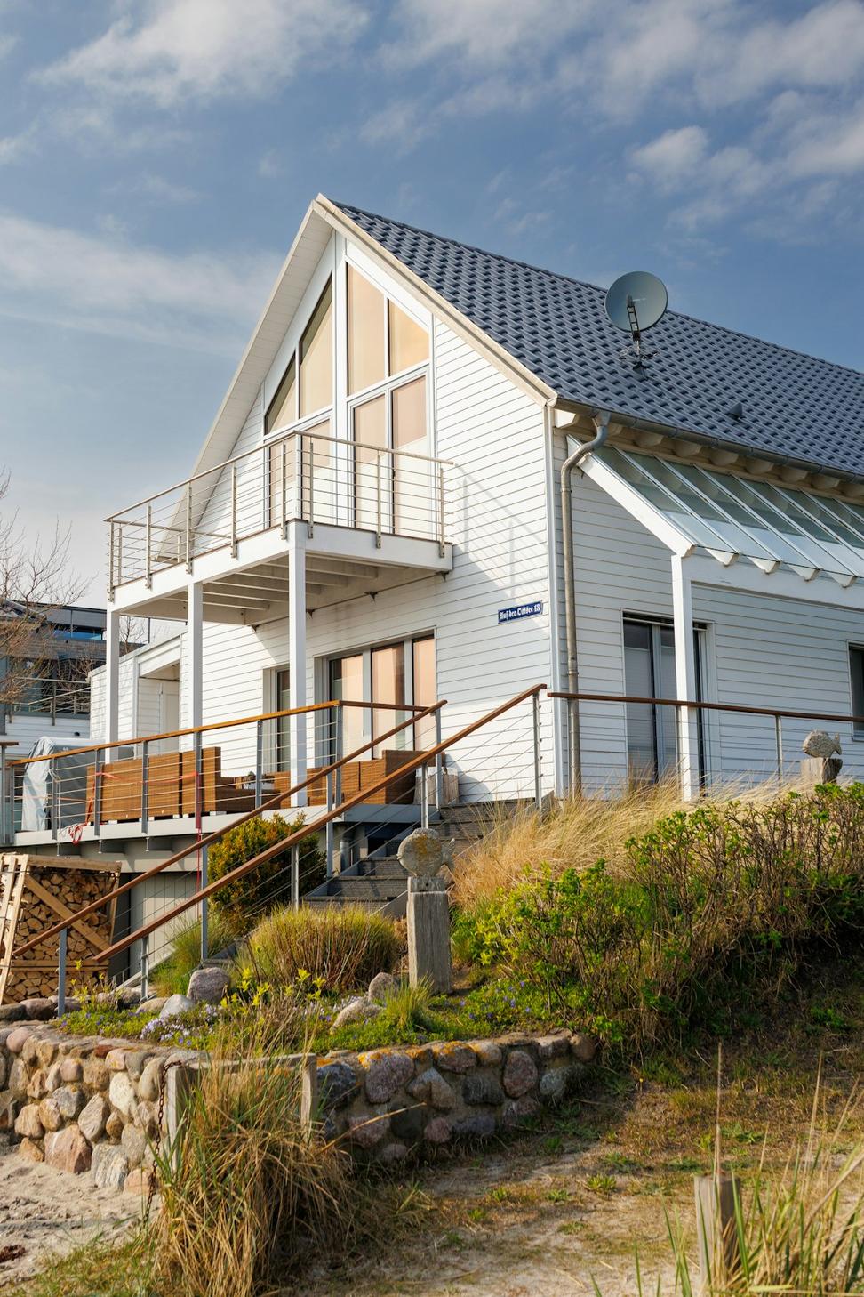 Lakefront residence